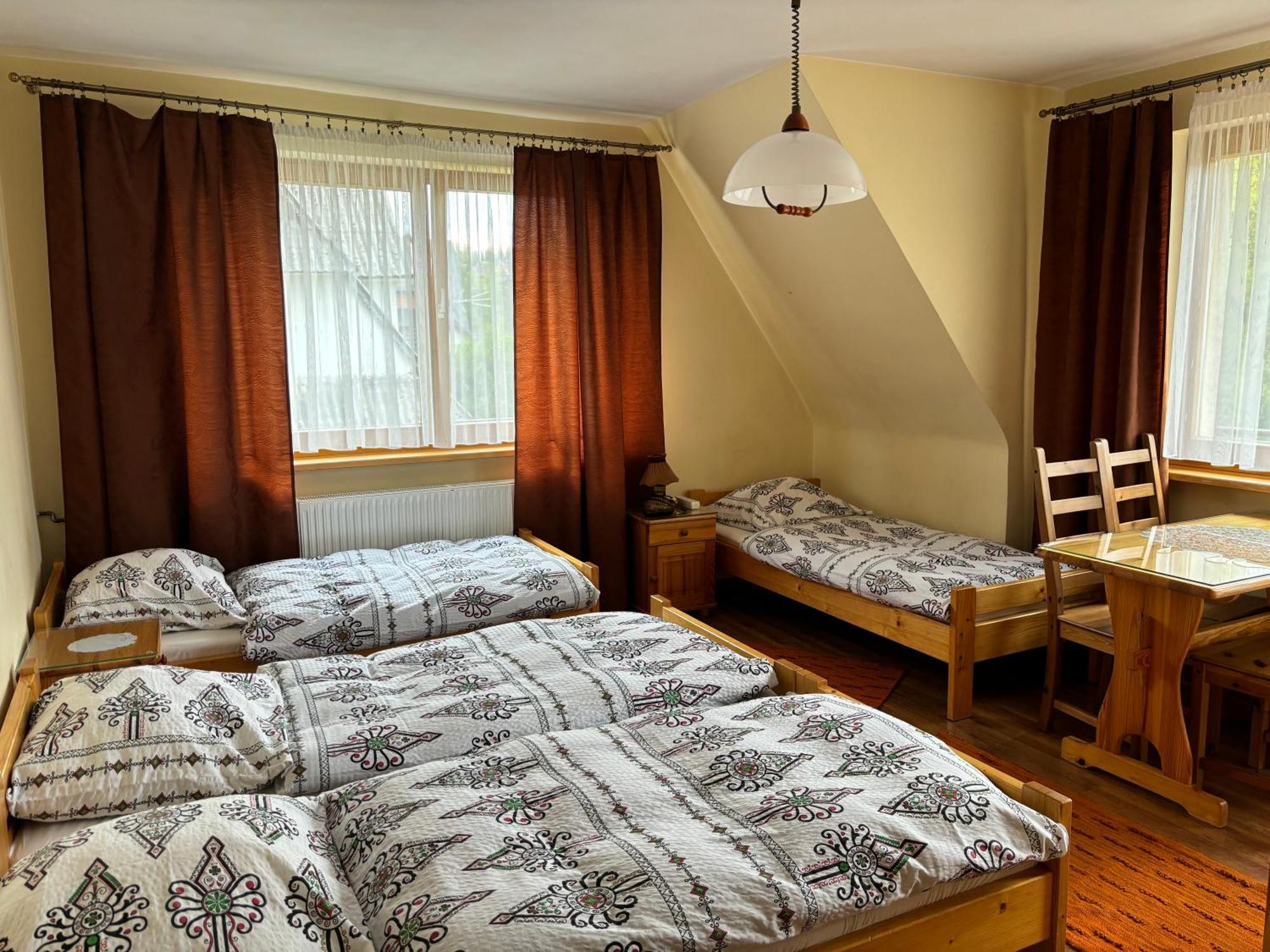 Pokoje Goscinne U Gordona Poronin Esterno foto