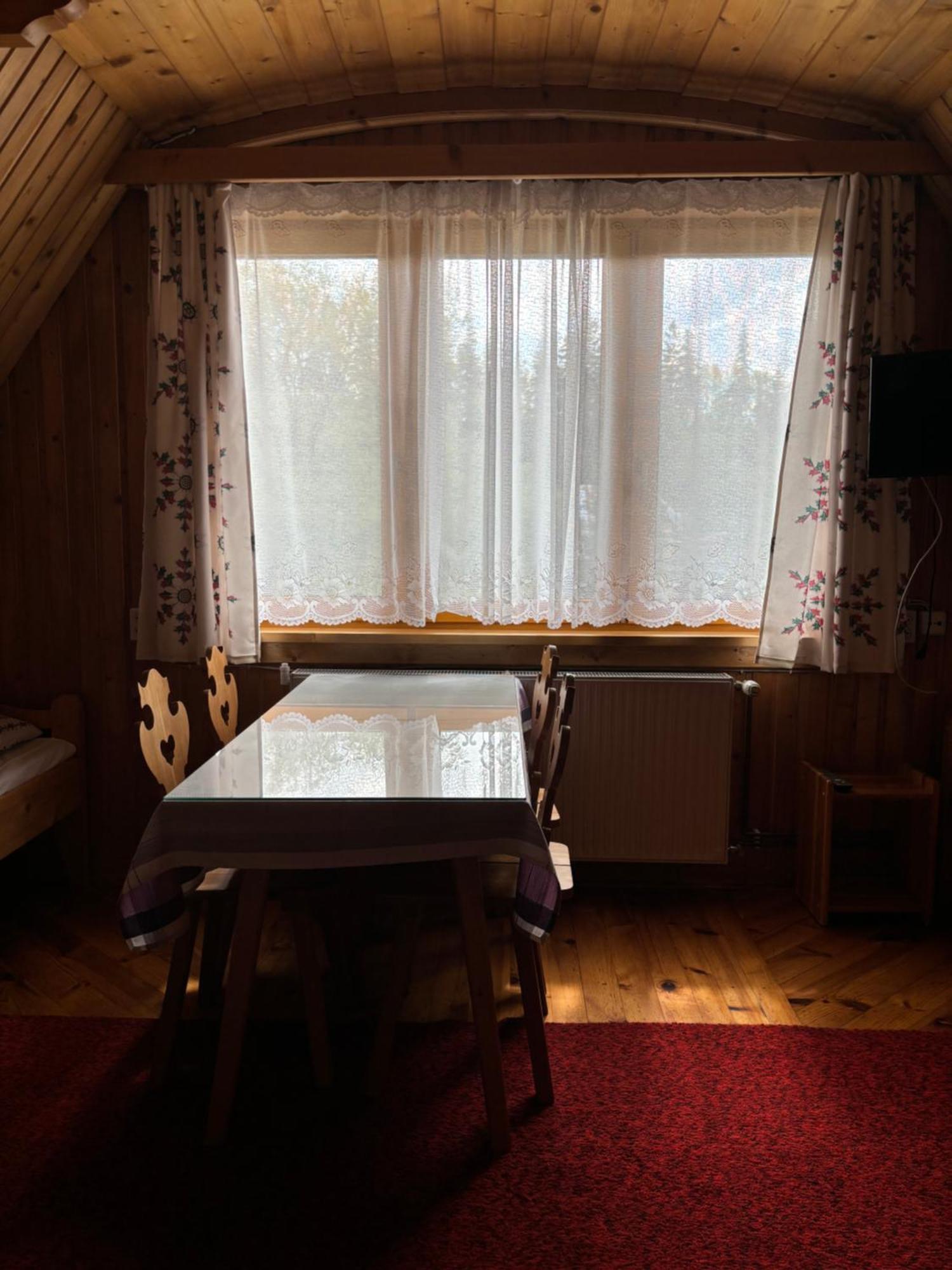 Pokoje Goscinne U Gordona Poronin Esterno foto